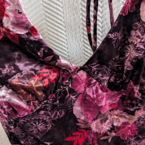 Le Chateau Velvet Dark Floral Halter Midi Dress Asymmetrical Hem XL Whimsigoth - Picture 11 of 13